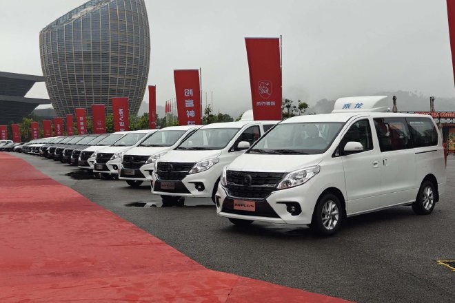 限时置换一口价9.98万起风行菱智家族新车上市