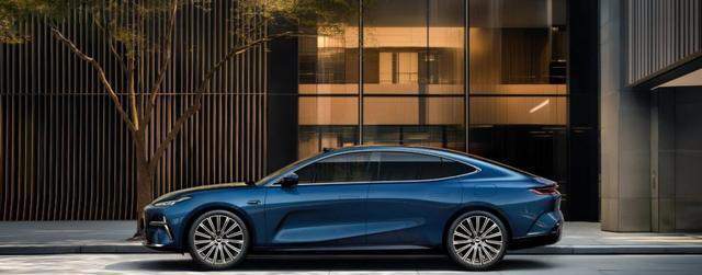 11.58万元起入手吉利银河星耀8，豪华C级轿车成为家庭标配