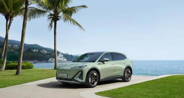 红旗天工06携手孙颖莎：以国潮智驾重塑未来出行新范式