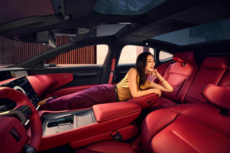 阿维塔122025款焕新升舱，26.99万元起售