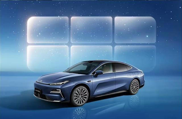 星耀8电混王炸！3L油耗+6秒加速，6天大定破万，友商迎来最强对手