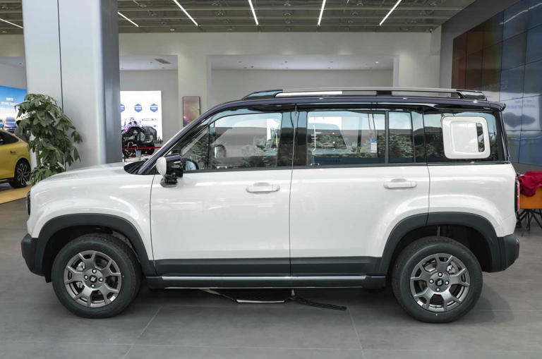 全新纯电“方盒子”SUV上市！7.68万起很亲民，纯电续航超500公里