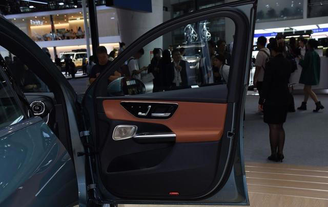 奔驰沦为“价格屠夫”！优惠15万，全系2.0T+9AT，关键还配大7座