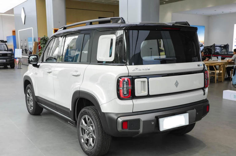 全新纯电“方盒子”SUV上市！7.68万起很亲民，纯电续航超500公里