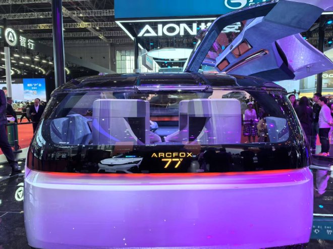 2025上海车展：极狐ARCFOX77°亮相