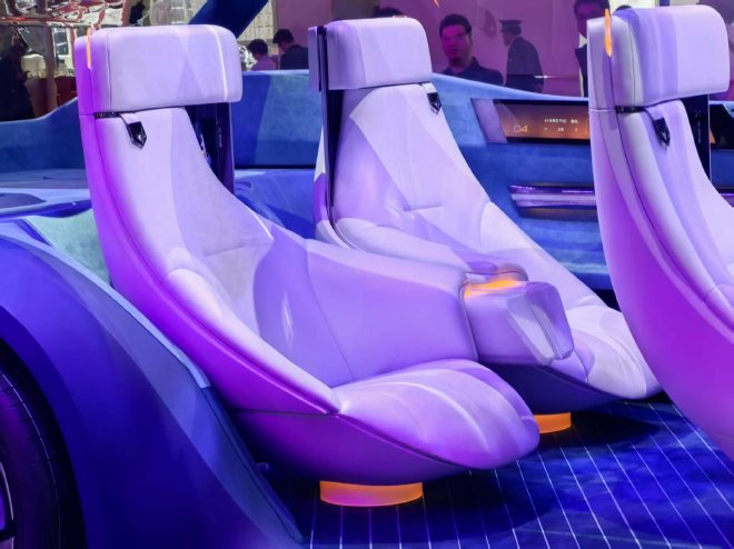 2025上海车展：极狐ARCFOX77°亮相