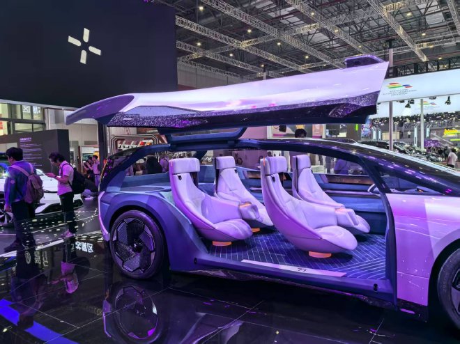 2025上海车展：极狐ARCFOX77°亮相