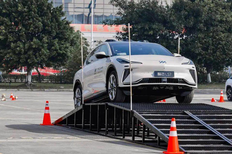 被忽视的中大型豪华SUV，长超5米，续航640km，从34万降到22万