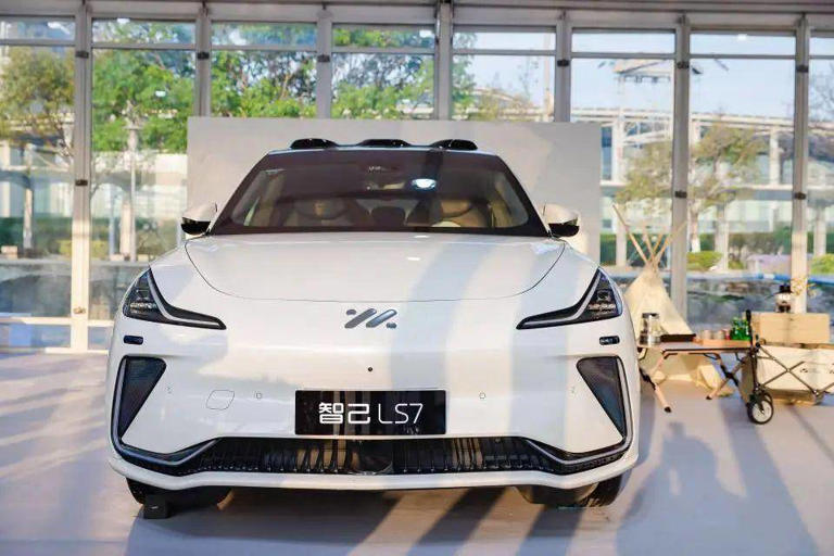 被忽视的中大型豪华SUV，长超5米，续航640km，从34万降到22万