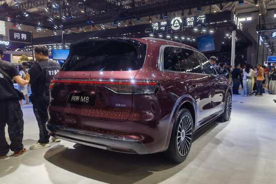 2025粤港澳大湾区车展：问界M8正式亮相