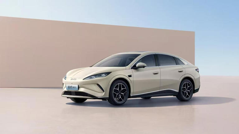 比亚迪果然没让年轻人失望，云辇-C终于在13万内就能拿下！