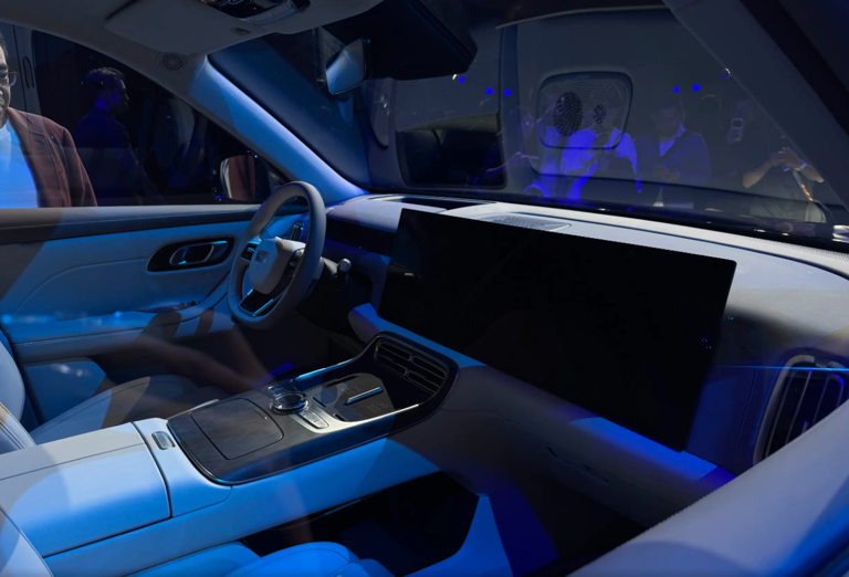 车名“碰瓷”问界M9，外观撞脸深蓝S09，吉利银河旗舰SUV正式发布