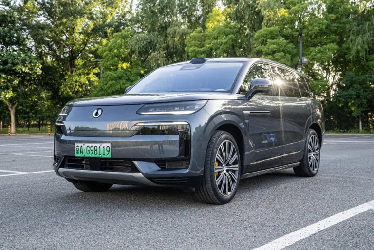 比亚迪造了辆“大揽胜”？5米2车长冰箱彩电大六座心动不？