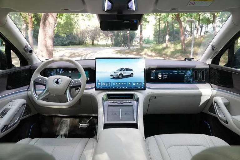 比亚迪造了辆“大揽胜”？5米2车长冰箱彩电大六座心动不？