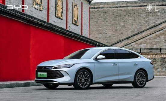 比亚迪秦L卷性价比，吉利银河A7放大招，谁能称霸插混市场？