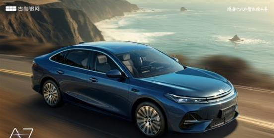 比亚迪秦L卷性价比，吉利银河A7放大招，谁能称霸插混市场？
