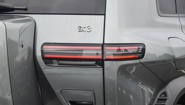 比亚迪不负众望！422马力+四驱+云辇C，外观科幻，起步才13万多