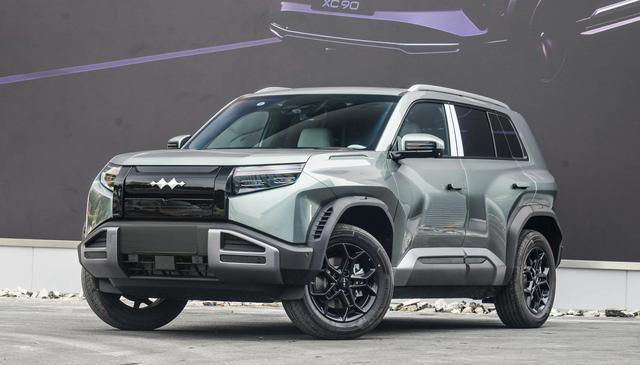 比亚迪不负众望！422马力+四驱+云辇C，外观科幻，起步才13万多