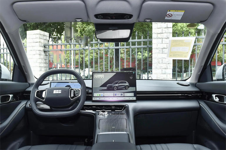 外观漂亮空间足，吉利银河E5这款纯电紧凑SUV实力咋样？