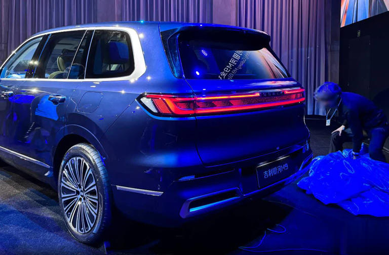 吉利银河“大旗舰”配齐冰箱彩电大沙发，竞争理想问界有戏？