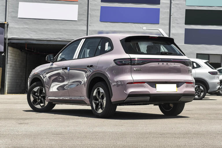 外观漂亮空间足，吉利银河E5这款纯电紧凑SUV实力咋样？