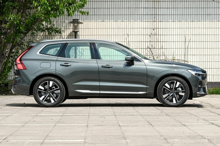 沃尔沃扛不住了！新SUV降至25万多，2.0T+8AT+四驱