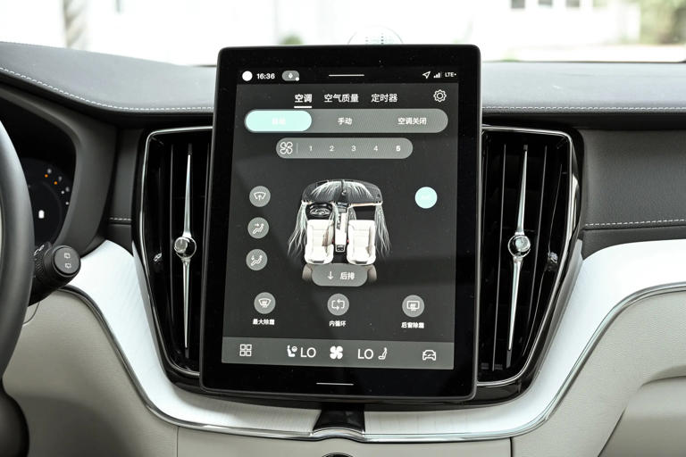 沃尔沃扛不住了！新SUV降至25万多，2.0T+8AT+四驱