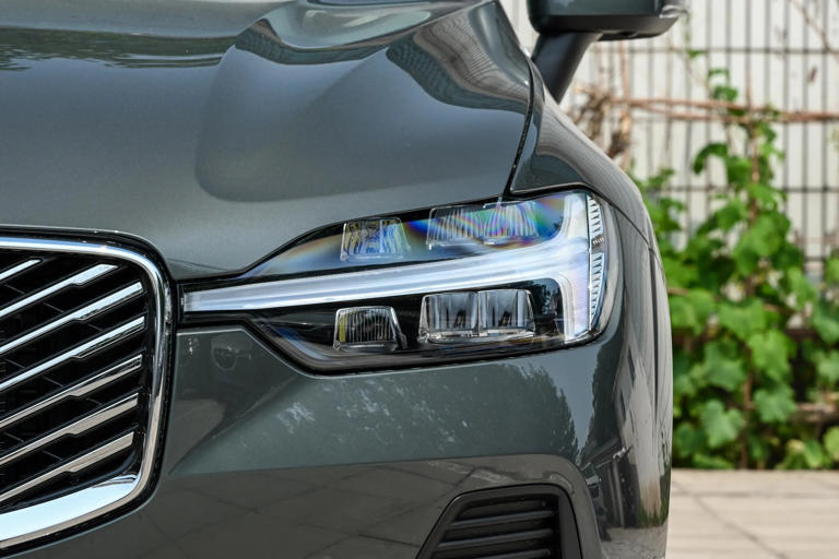 沃尔沃扛不住了！新SUV降至25万多，2.0T+8AT+四驱