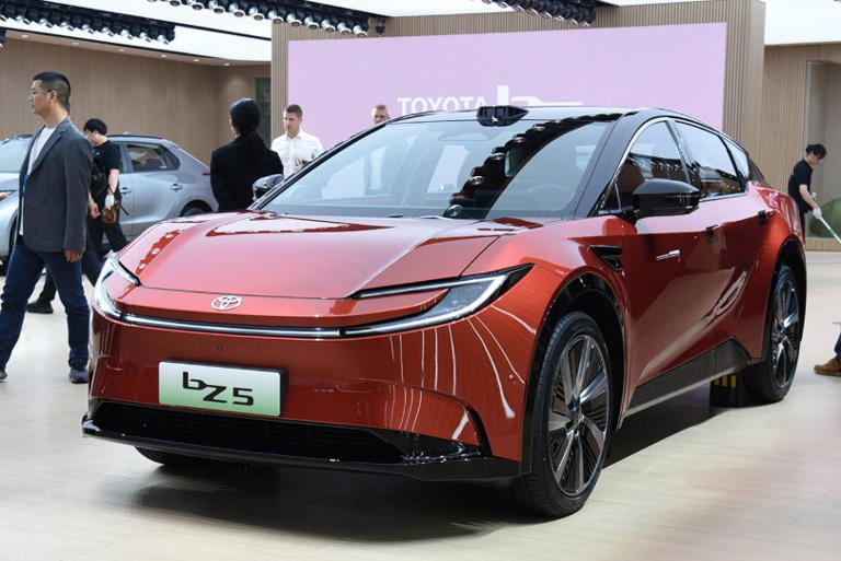 13万买合资电动中型SUV？一汽丰田bZ5实力解析