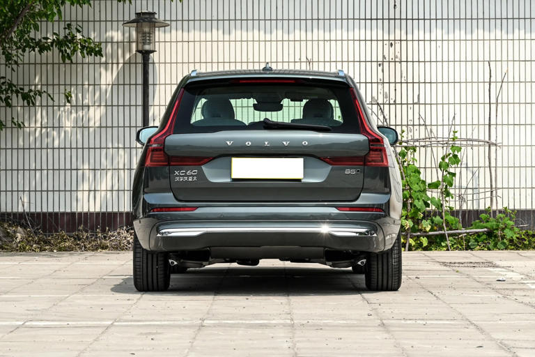 沃尔沃扛不住了！新SUV降至25万多，2.0T+8AT+四驱