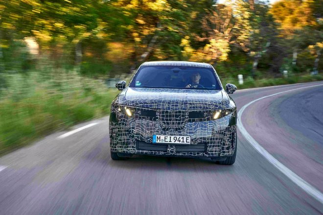 首试宝马新世代iX3量产版BMW首创全景iDrive