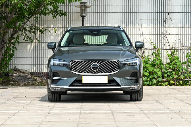 沃尔沃扛不住了！新SUV降至25万多，2.0T+8AT+四驱