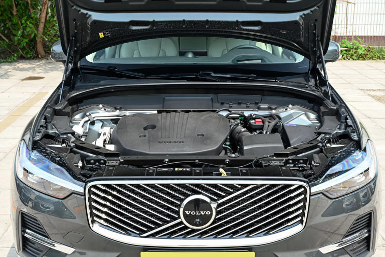 沃尔沃扛不住了！新SUV降至25万多，2.0T+8AT+四驱