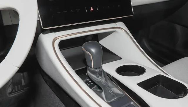 丰田真“杀疯了”？亚洲龙跌破14万大关，这台“换壳ES”值得买吗