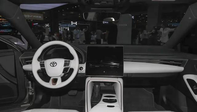 丰田真“杀疯了”？亚洲龙跌破14万大关，这台“换壳ES”值得买吗