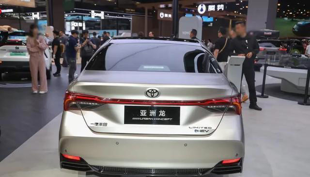 丰田真“杀疯了”？亚洲龙跌破14万大关，这台“换壳ES”值得买吗