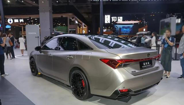 丰田真“杀疯了”？亚洲龙跌破14万大关，这台“换壳ES”值得买吗