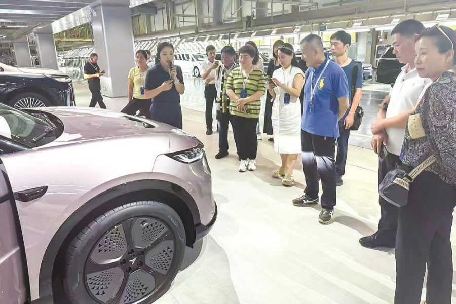 30名省部级以上劳模走进岚图汽车—— “在岚图看到了民族汽车工业崛起的希望”