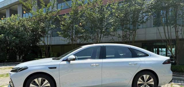 吉利银河A7实车信息：尺寸对标帕萨特插混车价或进9万档