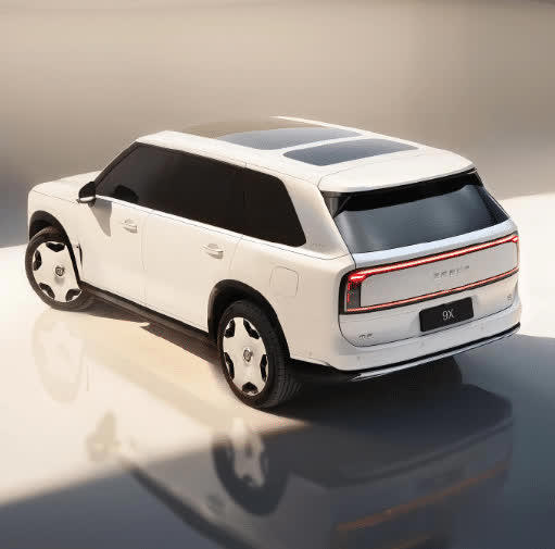 吉利造出“劳斯莱斯”！5颗激光雷达，900V架构，3秒破百超帅