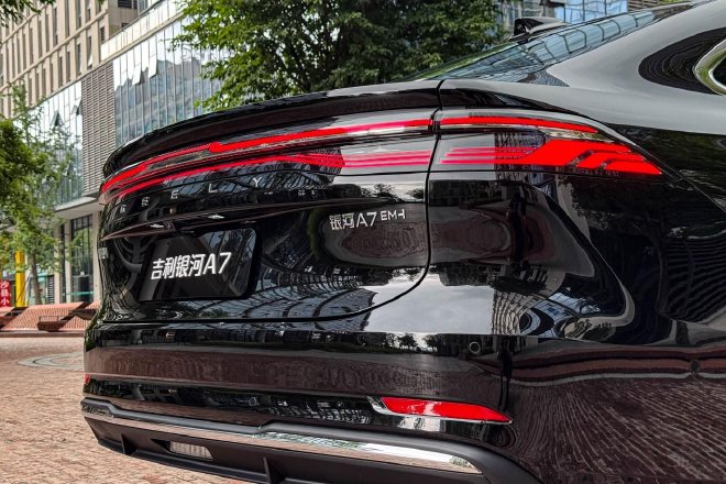 颜值在线续航是卖点吉利银河A7静态体验