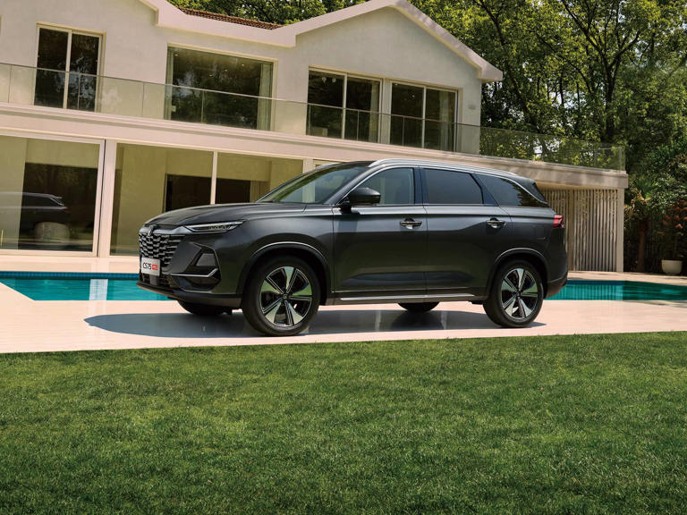 长安全新七座SUV上市，不足11万起，外观动感搭1.5T+7速双离合