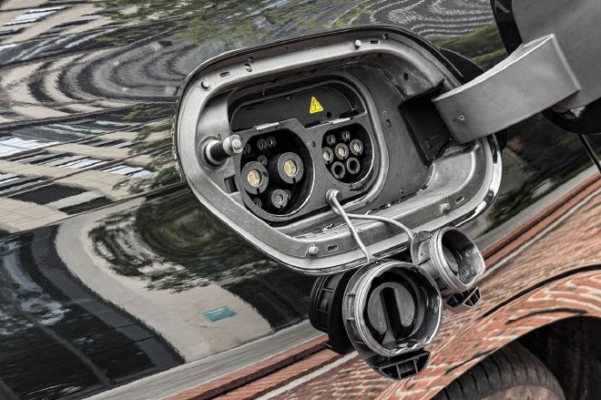 颜值在线续航是卖点吉利银河A7静态体验