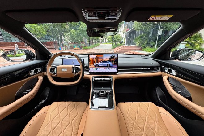 颜值在线续航是卖点吉利银河A7静态体验