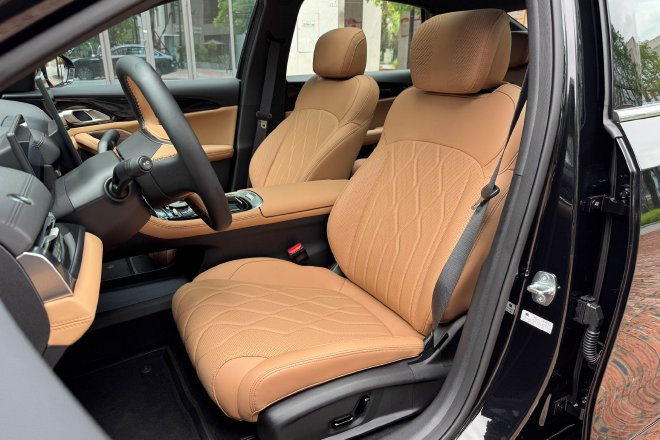 颜值在线续航是卖点吉利银河A7静态体验