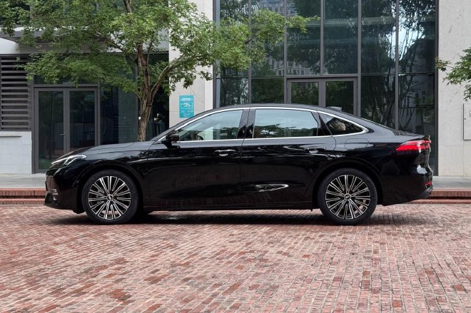 颜值在线续航是卖点吉利银河A7静态体验