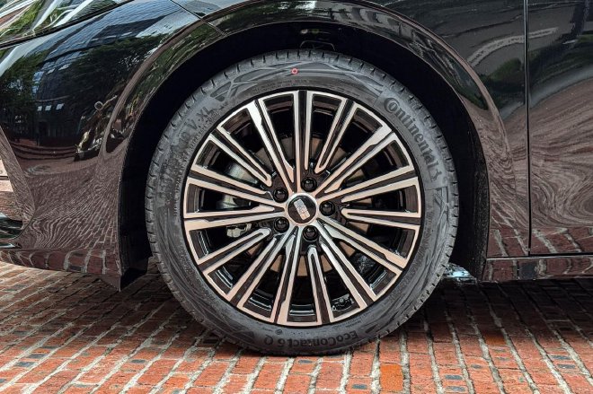 颜值在线续航是卖点吉利银河A7静态体验