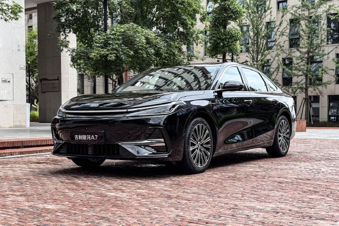 颜值在线续航是卖点吉利银河A7静态体验
