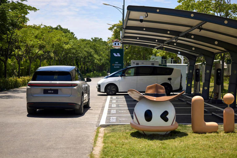 全新理想i8即将来袭，配双电机+四驱，充电10分钟，续航增加500km