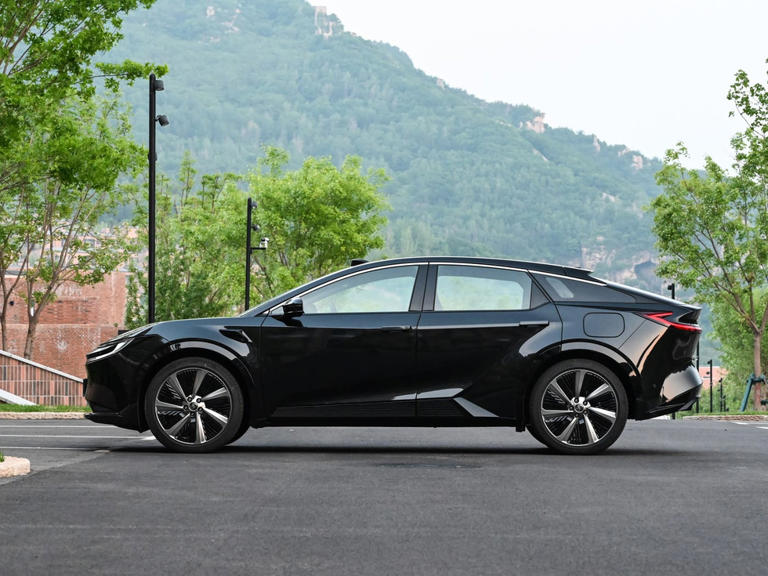 一汽丰田bZ5：本地化研发能否撑起其市场地位?